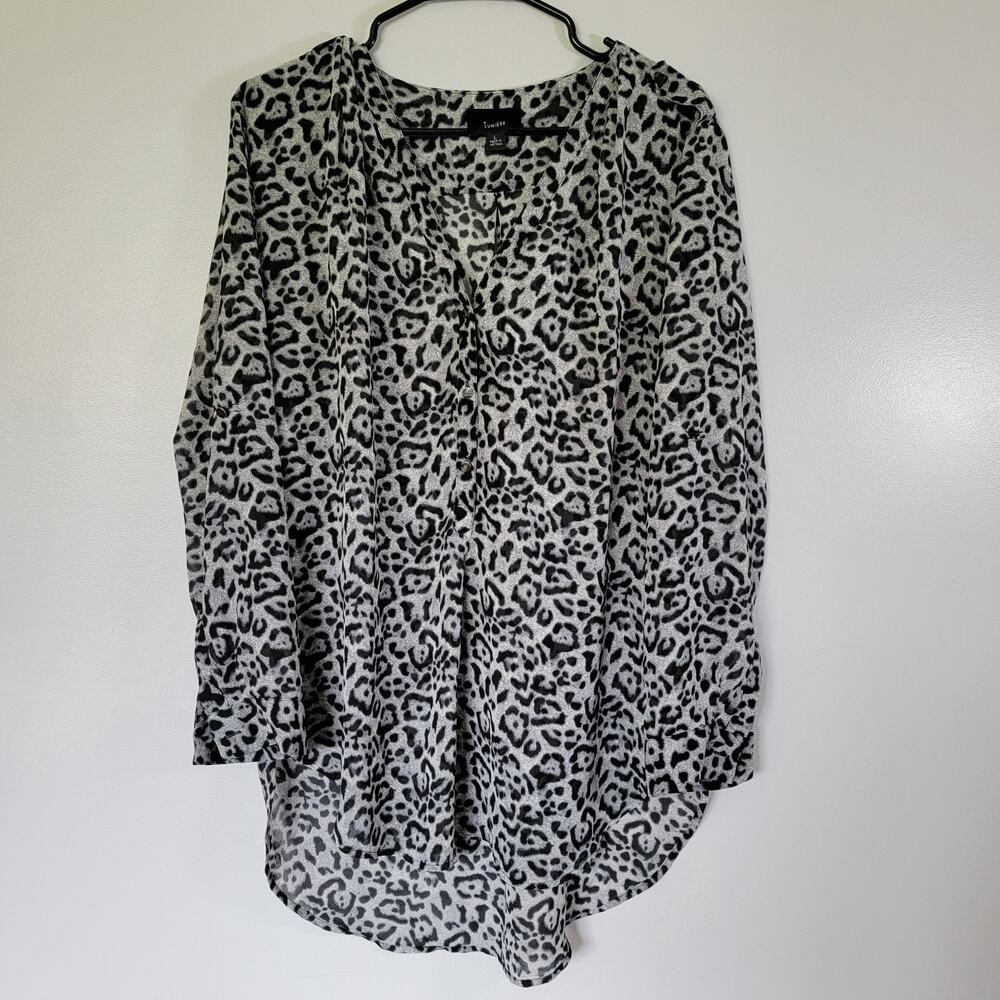 Lumiere Animal Print Tunic Top Womens Sz L Gray Roll Tab Office Casual Mob Wife